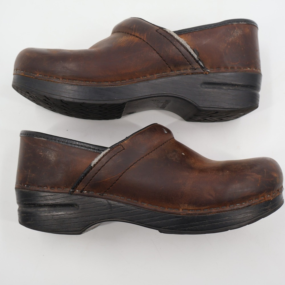 Dansko Professional Clogs Womens 39 Brown Oiled Leather Distressed Work Shoes